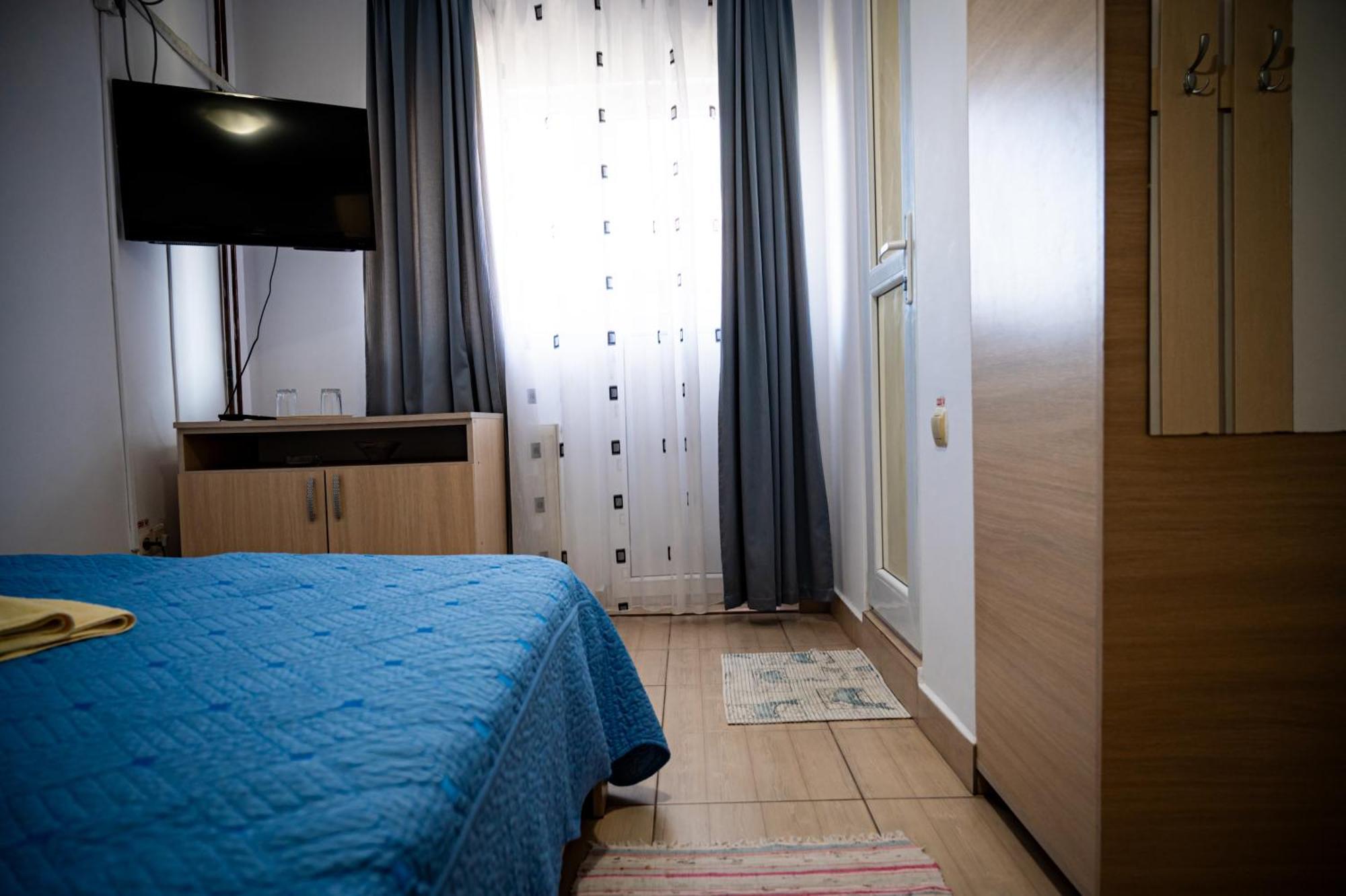 Casa La Dinamo Hotel Două Mai Екстериор снимка