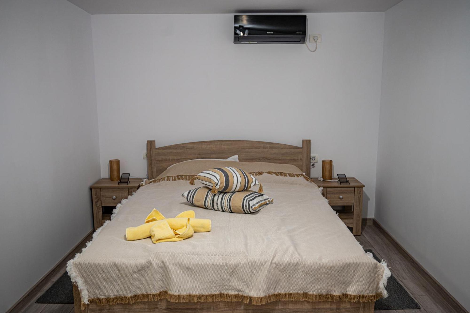 Casa La Dinamo Hotel Două Mai Екстериор снимка