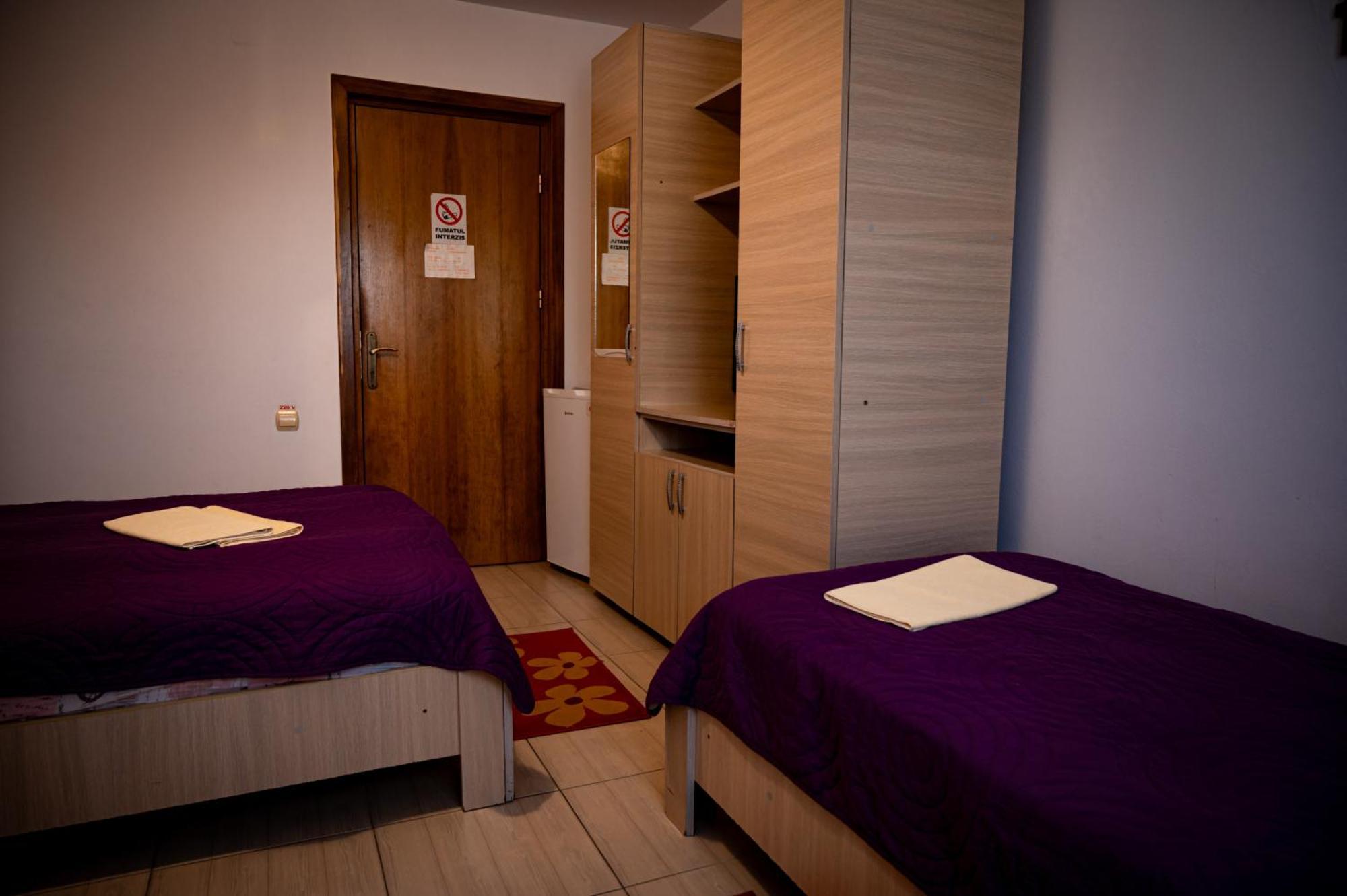 Casa La Dinamo Hotel Două Mai Екстериор снимка