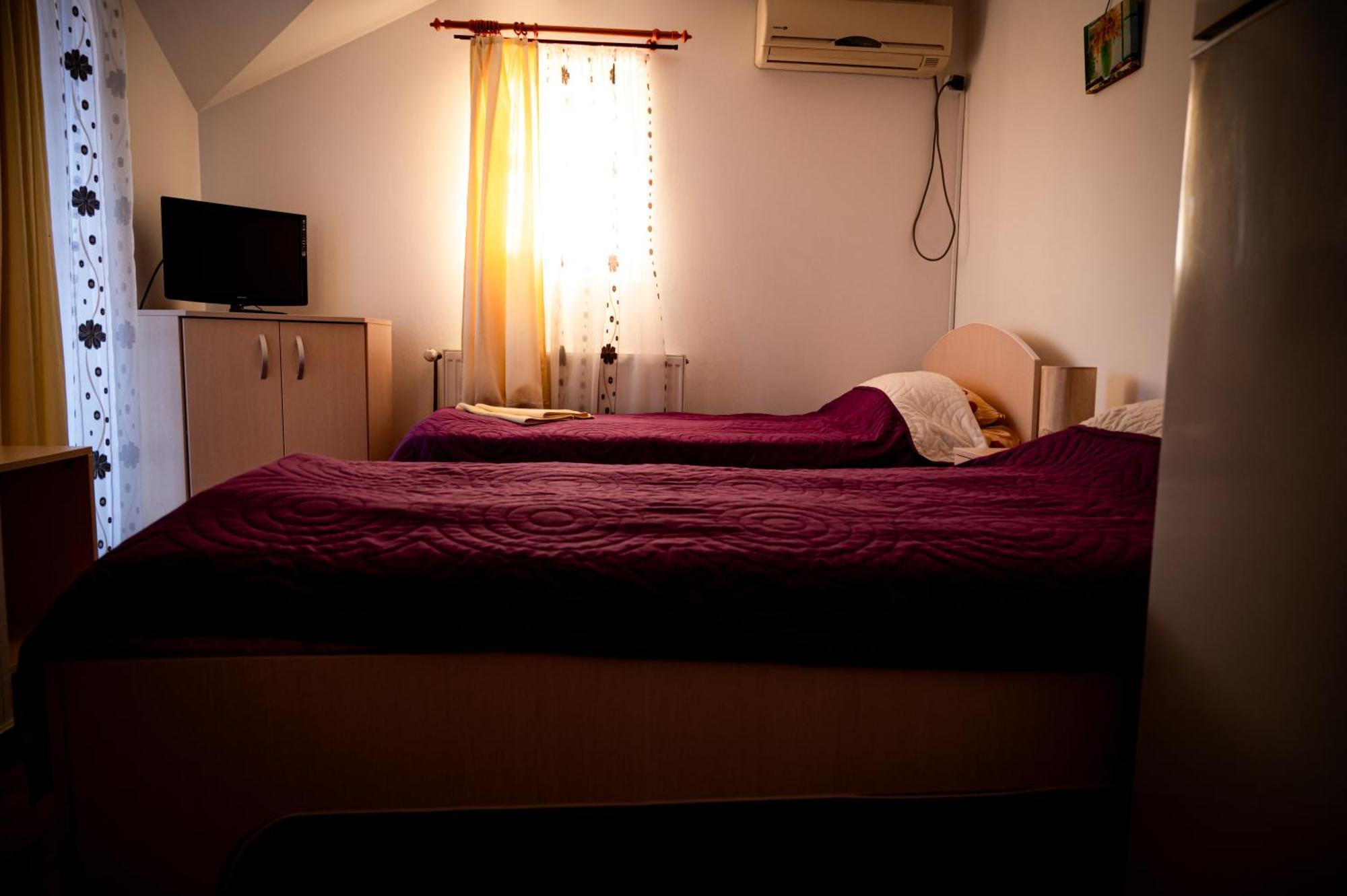 Casa La Dinamo Hotel Două Mai Екстериор снимка