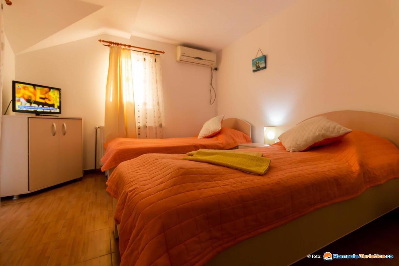 Casa La Dinamo Hotel Două Mai Екстериор снимка