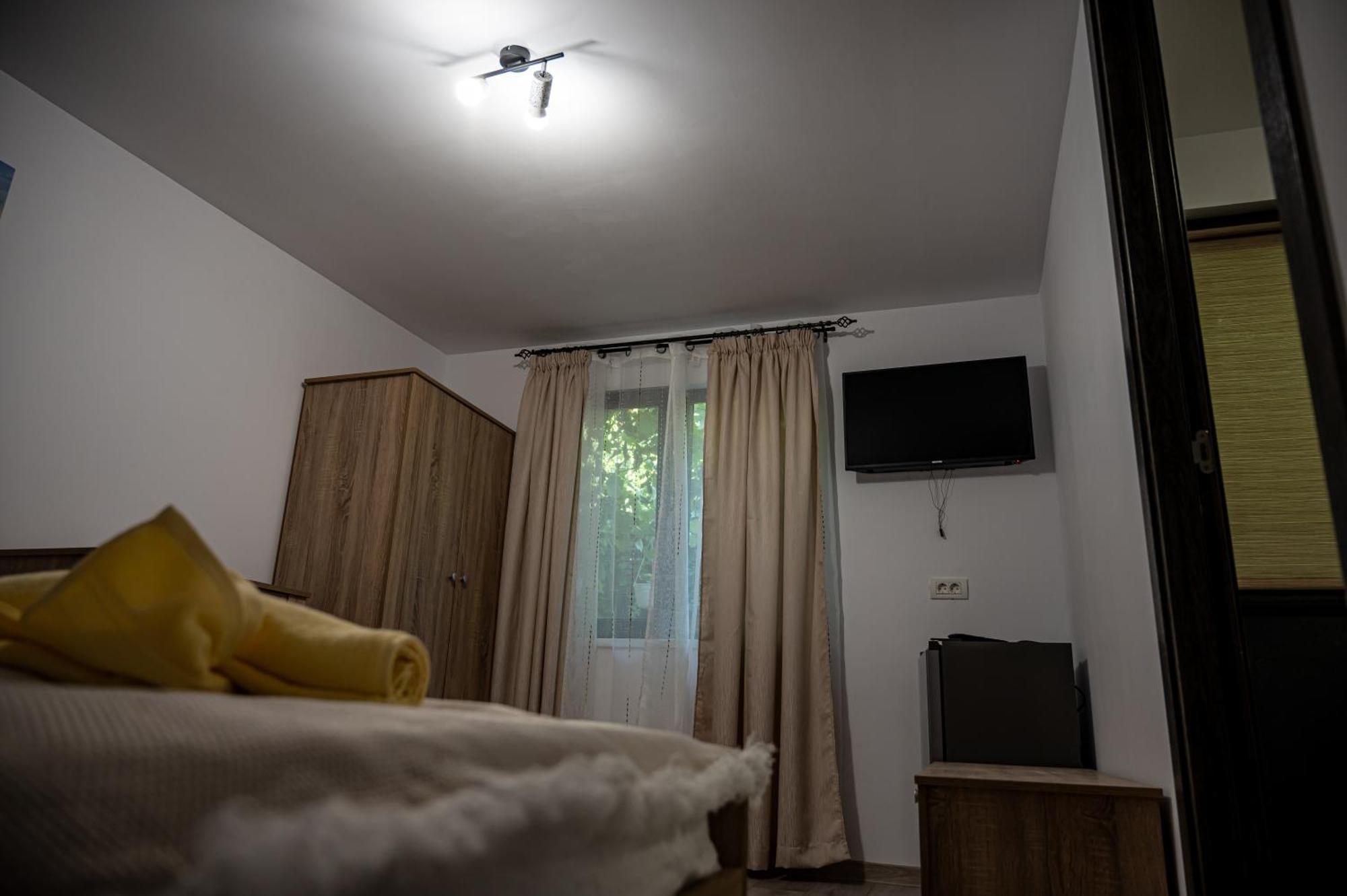Casa La Dinamo Hotel Două Mai Екстериор снимка